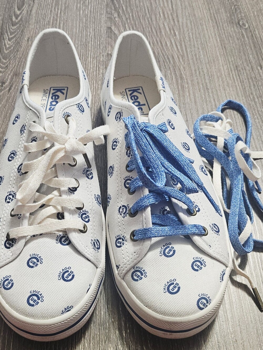 RARE Ladies Chicago Cubs Small Logo Sneakers White/Blue Extra Laces Size 8